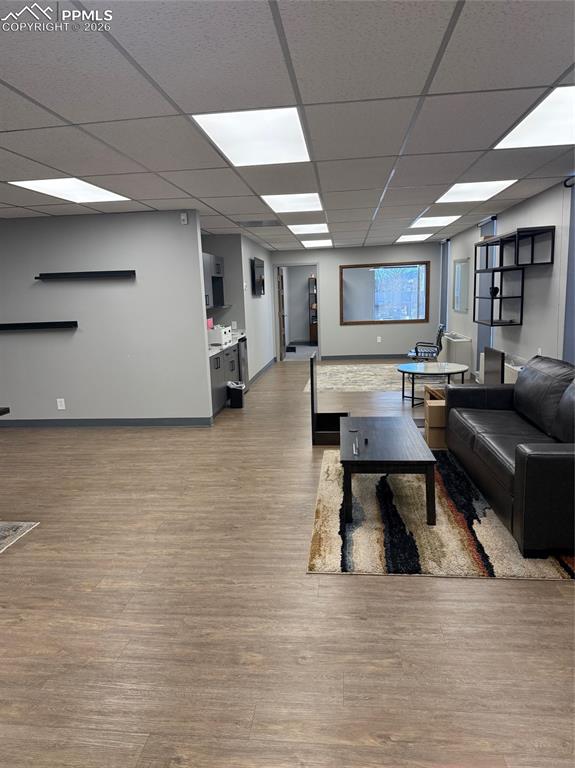 Image 6 of 11: Living Room