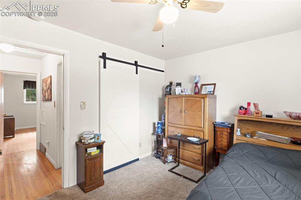 Image 18 of 28: Bedroom