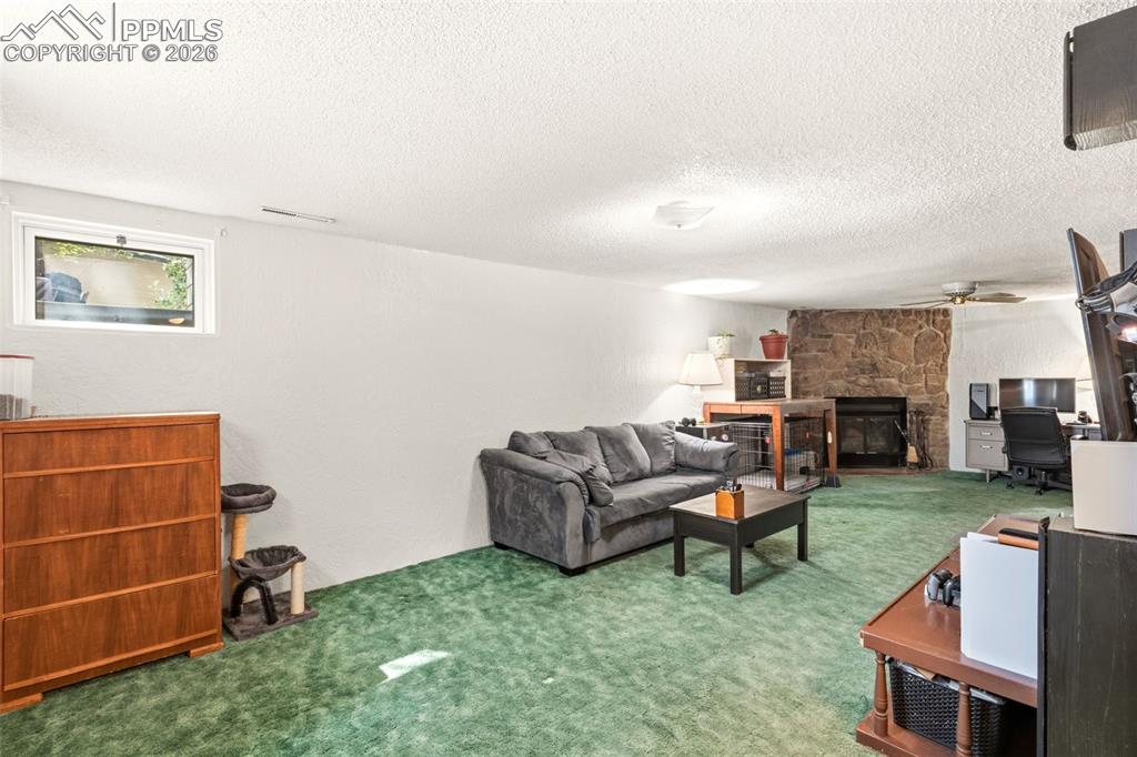 Image 19 of 28: Living Room