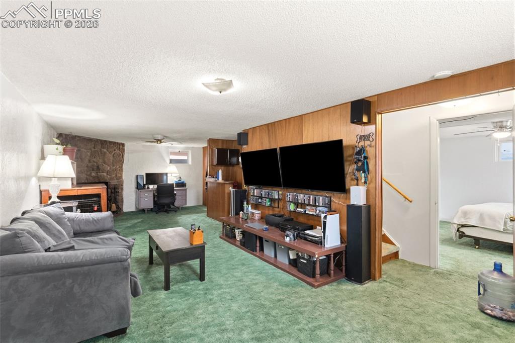 Image 20 of 28: Living Room