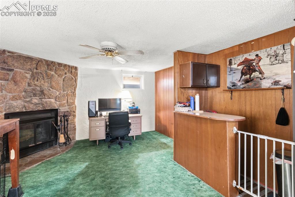 Image 21 of 28: Office