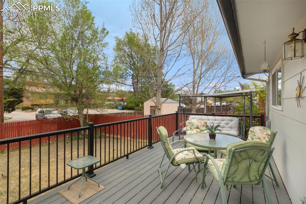 Image 23 of 28: Deck