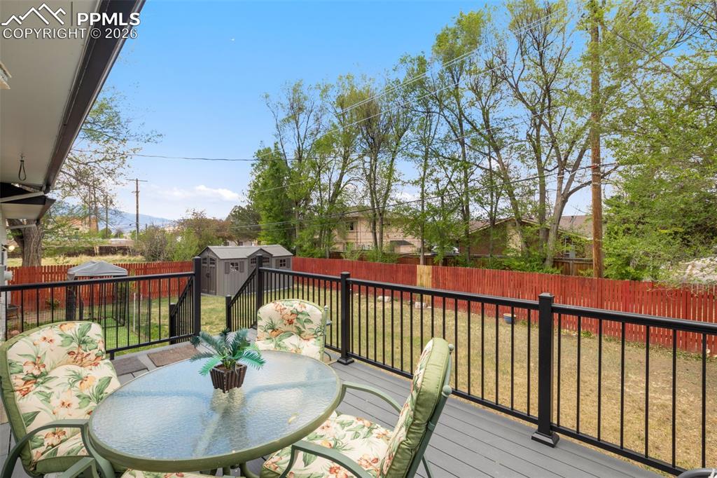 Image 24 of 28: Deck