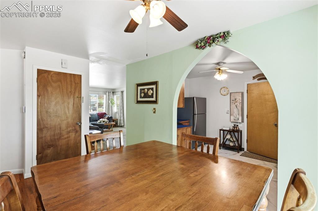 Image 6 of 28: Dining Area