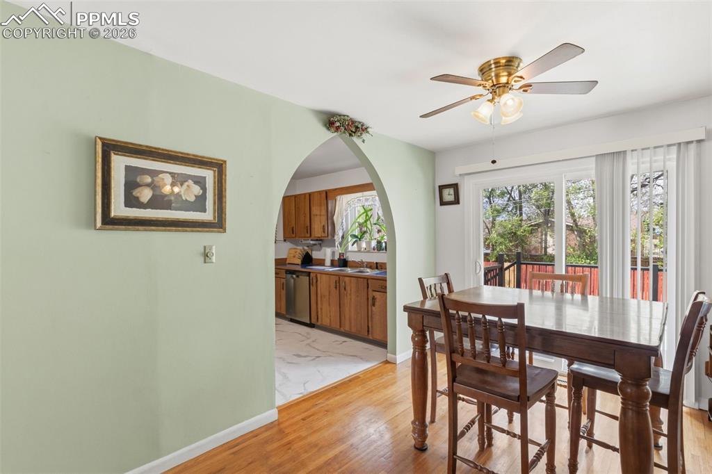 Image 7 of 28: Dining Area