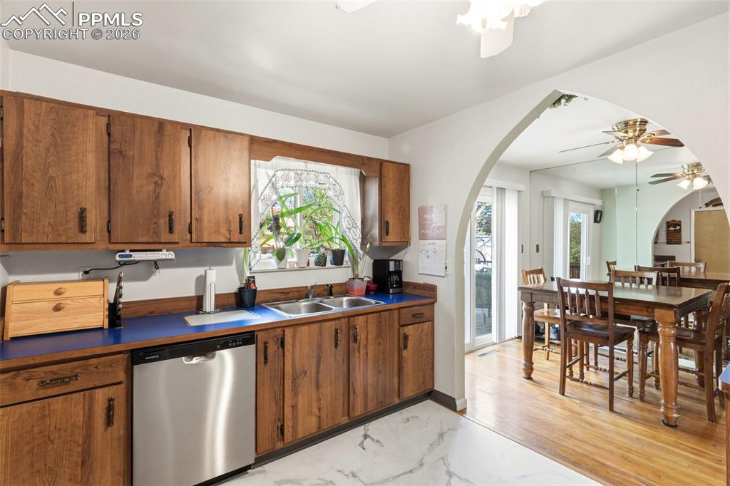 Image 8 of 28: Kitchen