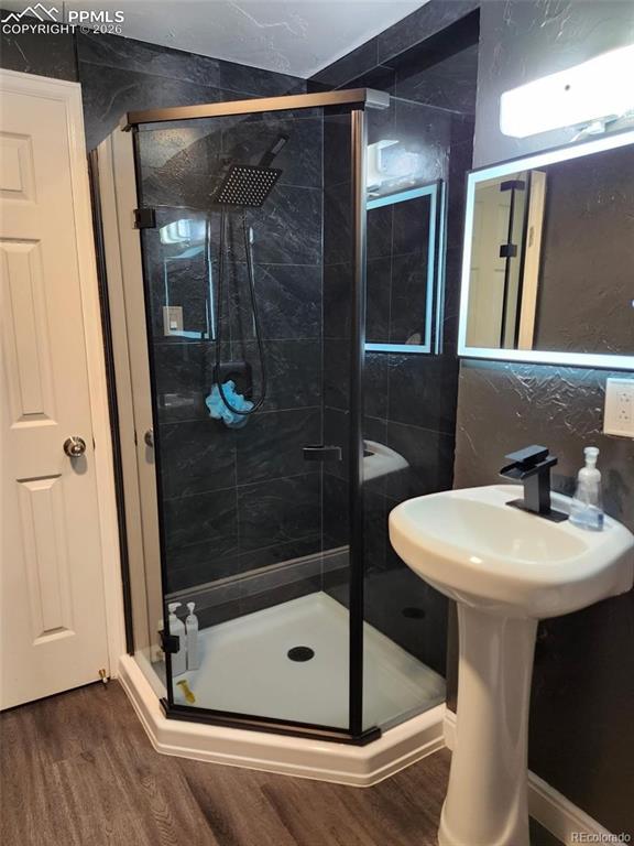 Image 16 of 19: Bathroom