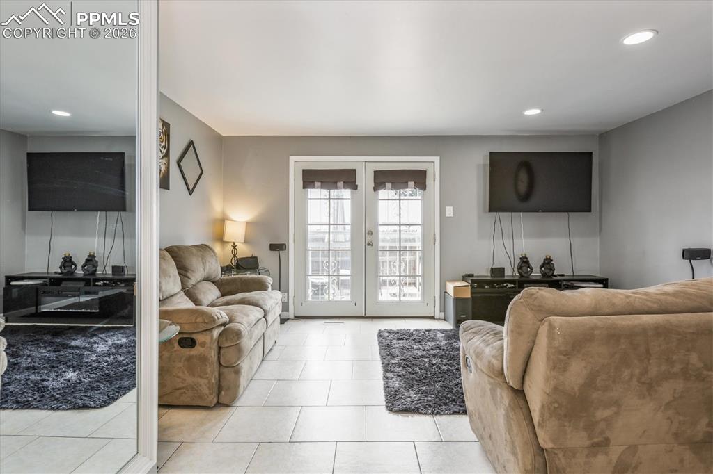 Image 5 of 19: Living Room