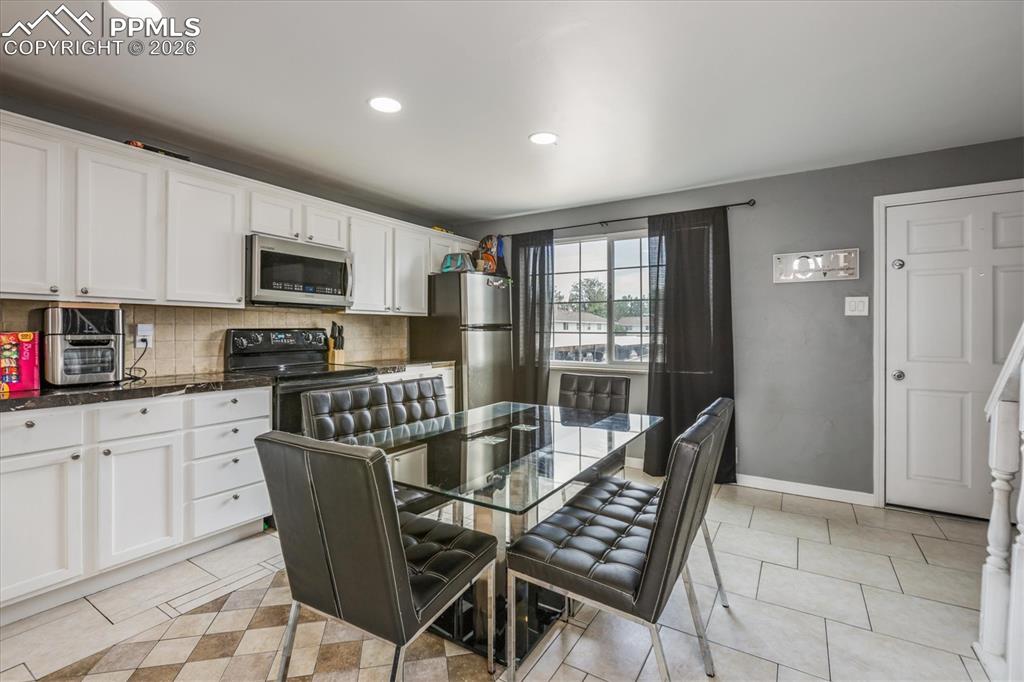 Image 8 of 19: Kitchen