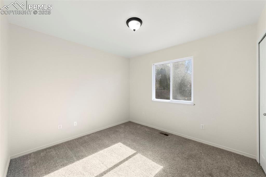 Image 17 of 30: Bedroom