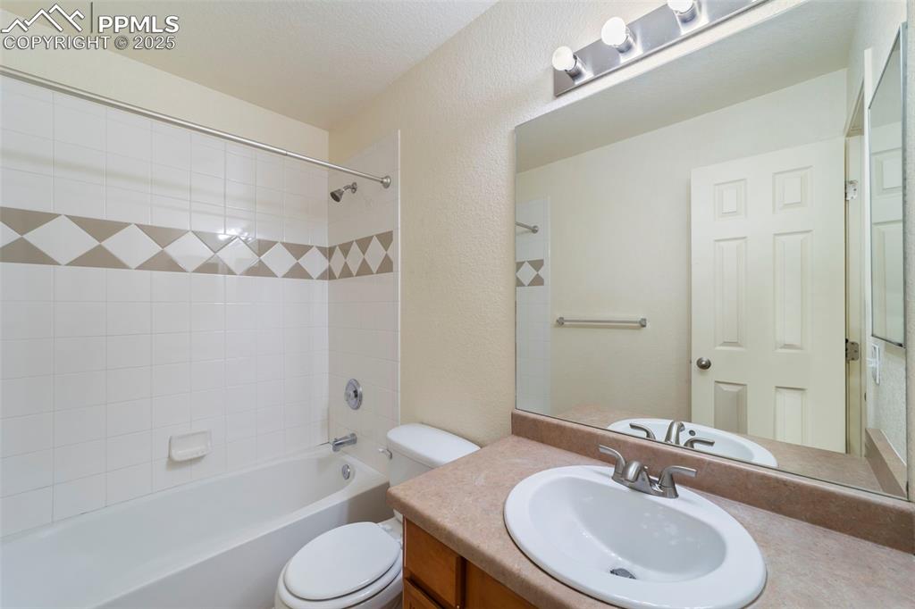 Image 21 of 30: Bathroom