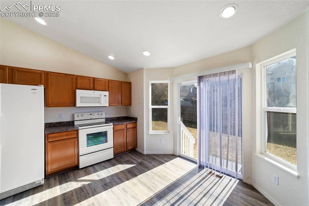 Image 6 of 30: Kitchen