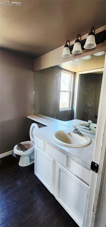 Image 13 of 35: Main level 1/2 bath