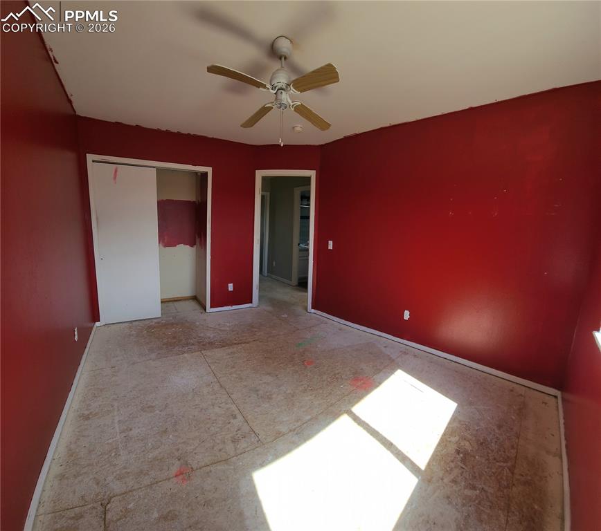 Image 21 of 35: 3rd bedroom - upper level