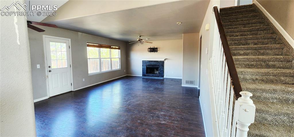 Image 7 of 35: Living Room
