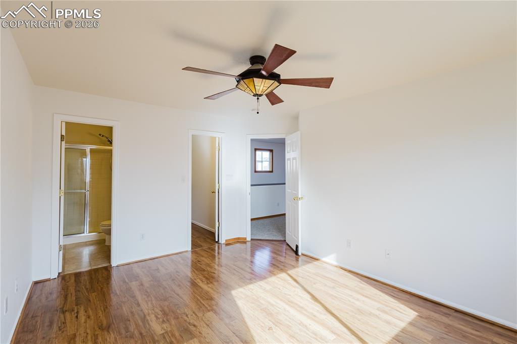 Image 19 of 30: Bedroom