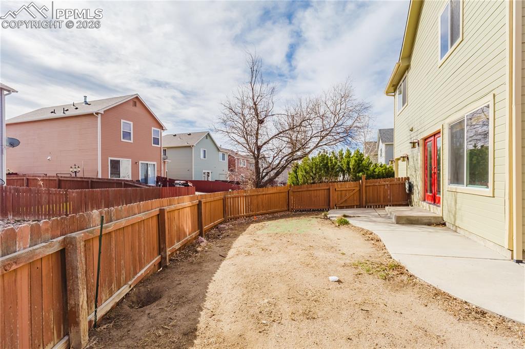 Image 30 of 30: Yard