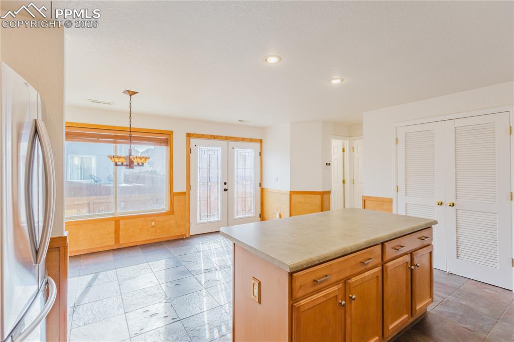 Image 9 of 30: Kitchen