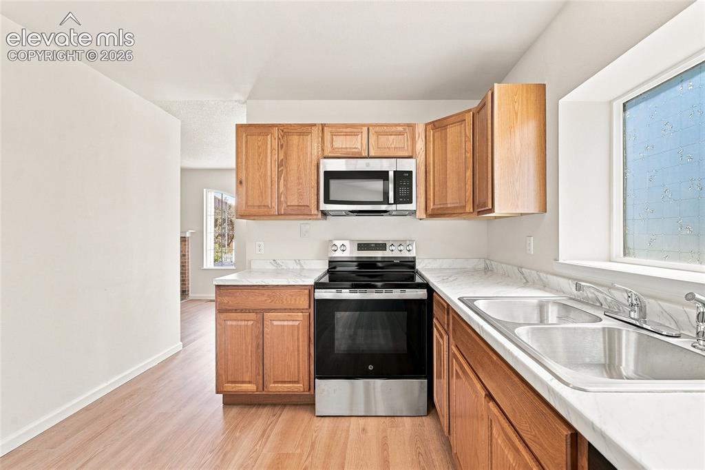 Image 10 of 49: Kitchen