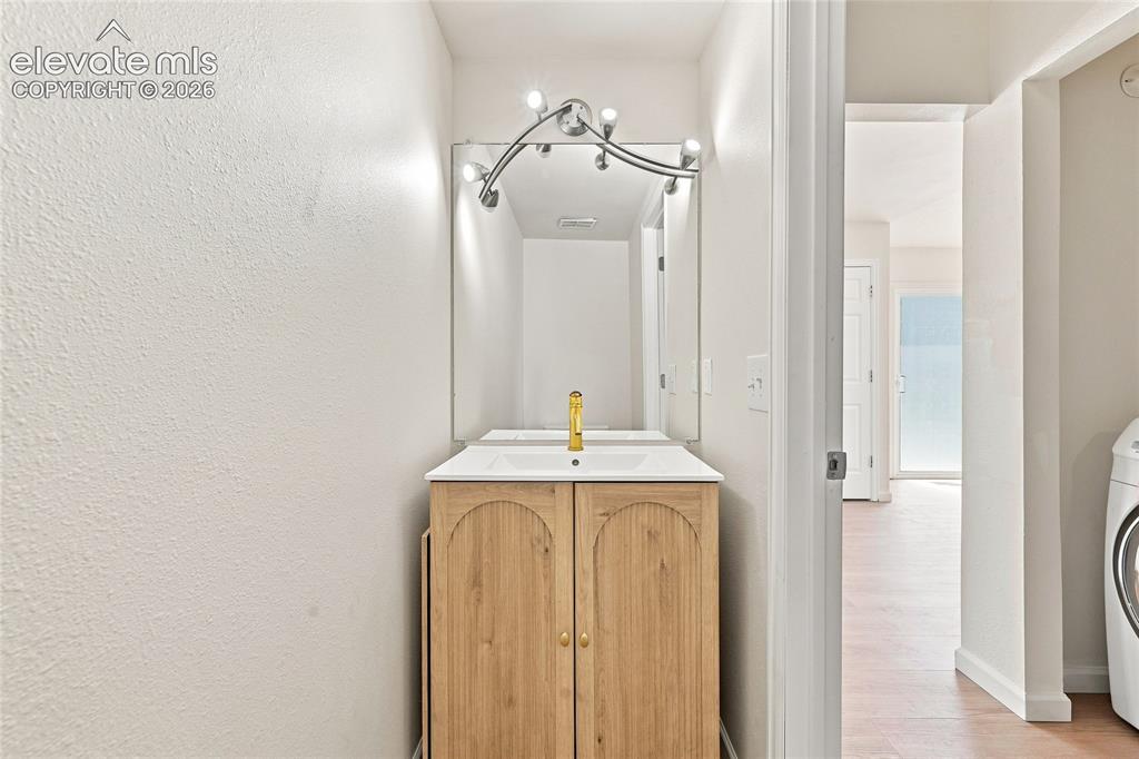 Image 14 of 49: Bathroom