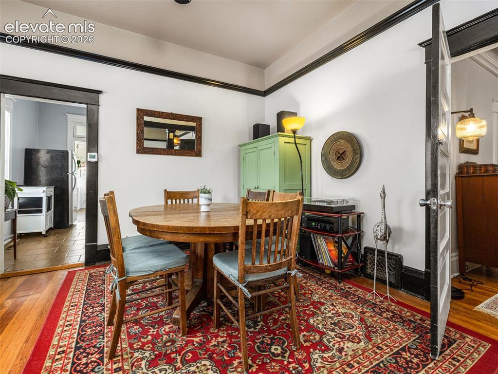 Image 7 of 36: Dining Area