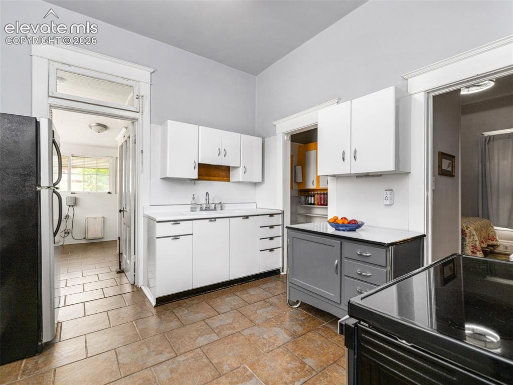 Image 9 of 36: Kitchen
