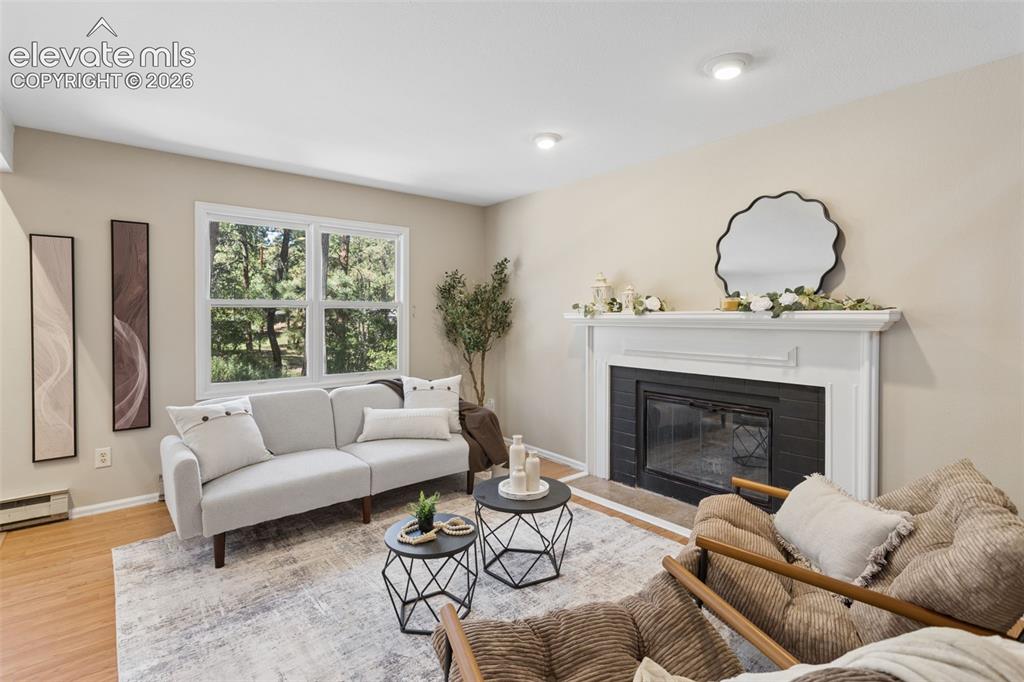 Image 12 of 40: Living room