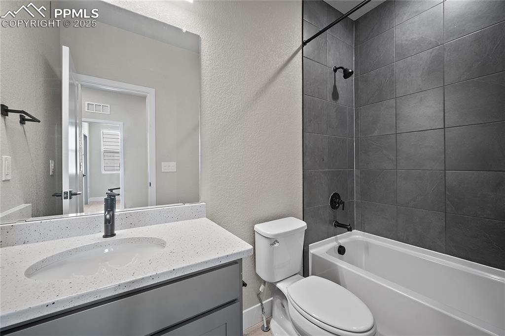 Image 11 of 20: Bathroom