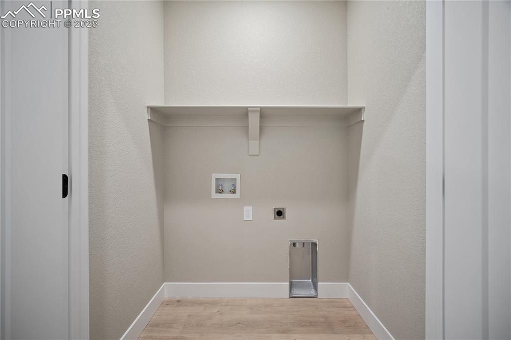 Image 12 of 20: Laundry