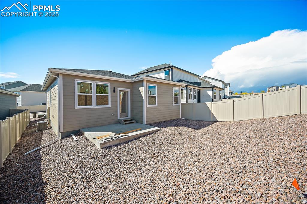 Image 20 of 20: Back of Structure