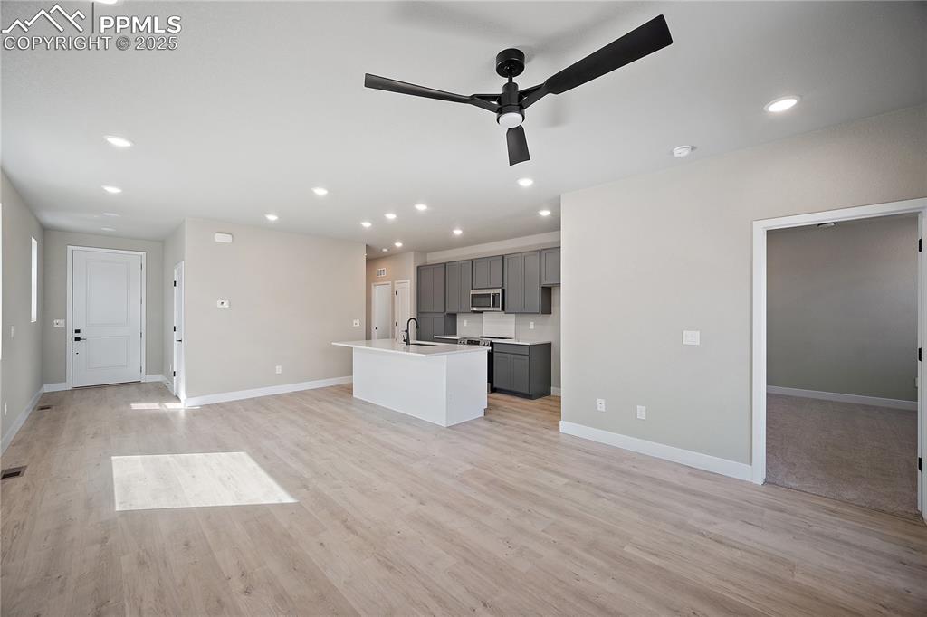 Image 6 of 20: Living Room