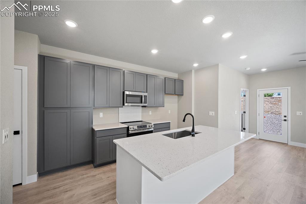 Image 8 of 20: Kitchen