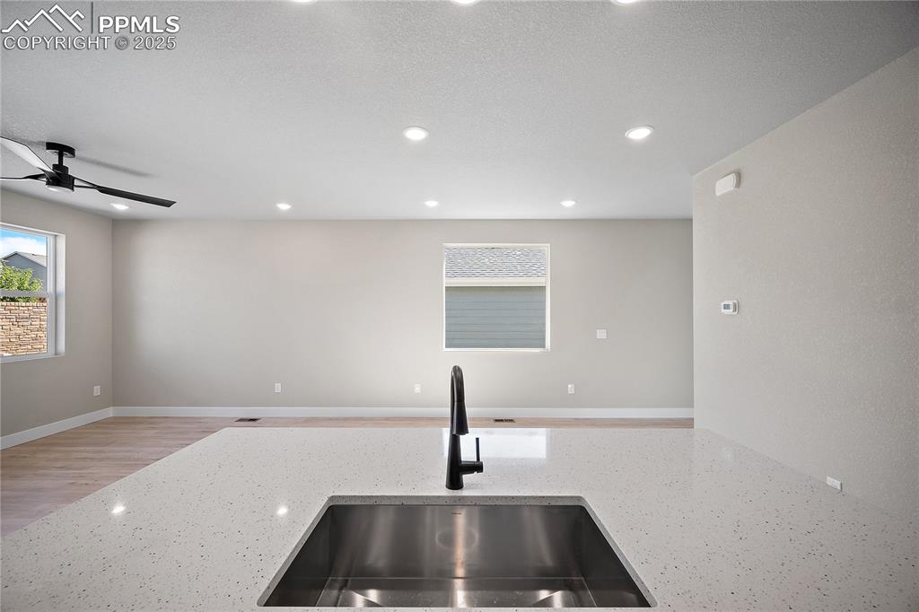 Image 9 of 20: Kitchen