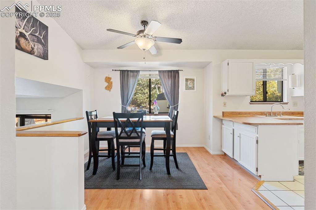 Image 23 of 42: Dining Area