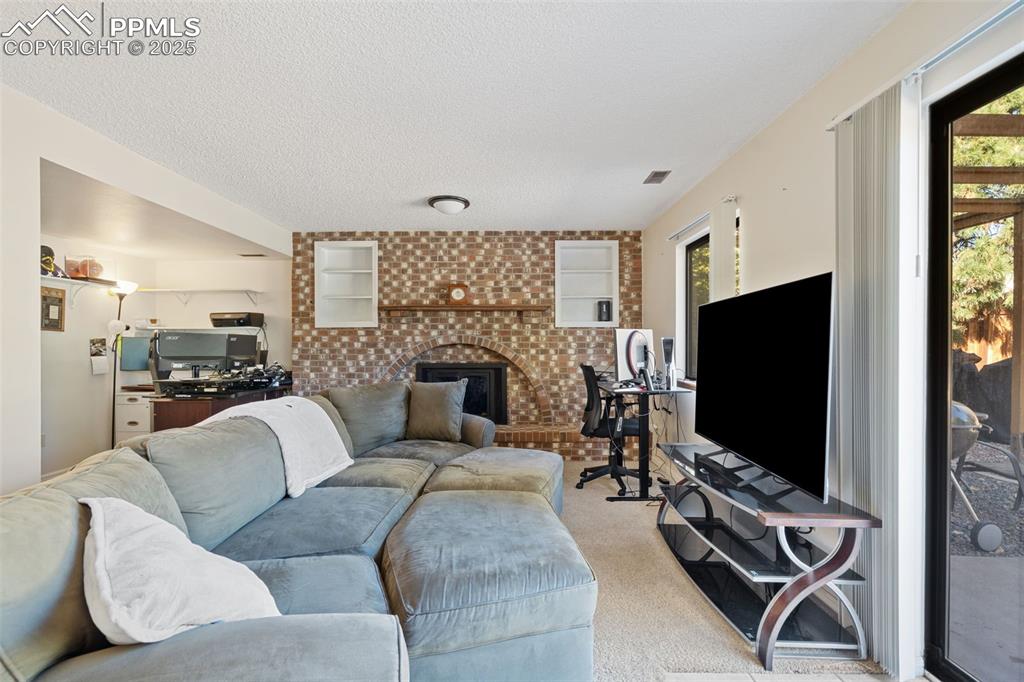 Image 26 of 42: Living Room