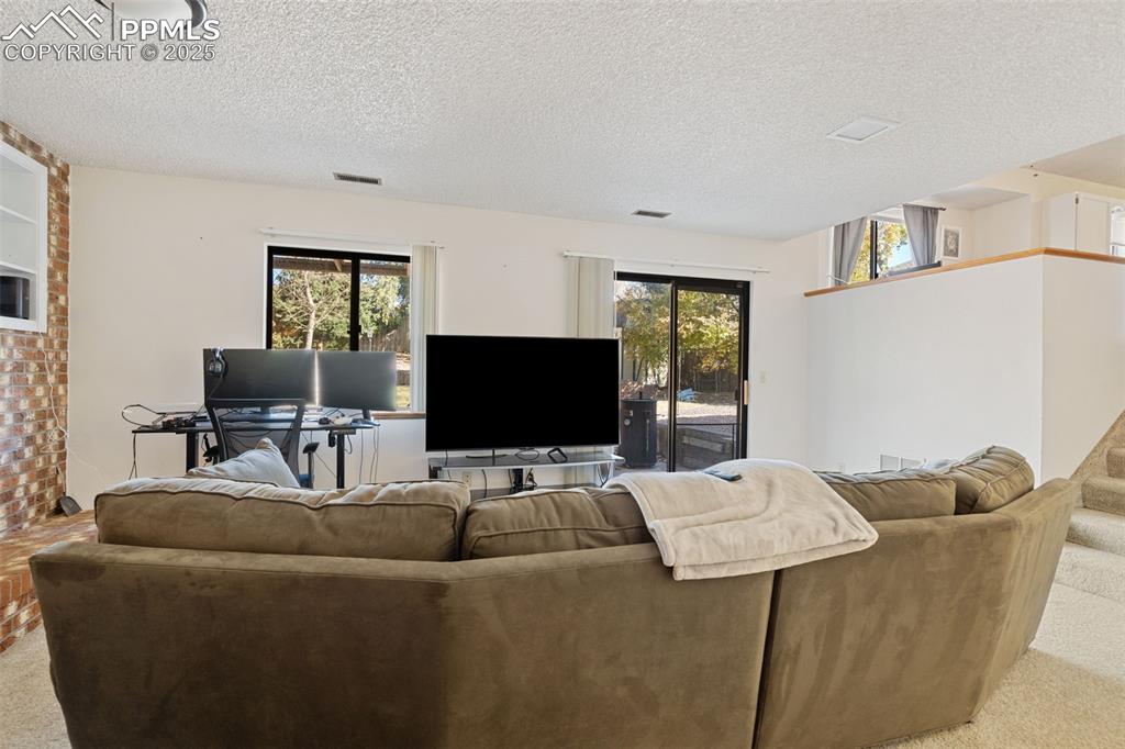 Image 28 of 42: Living Room