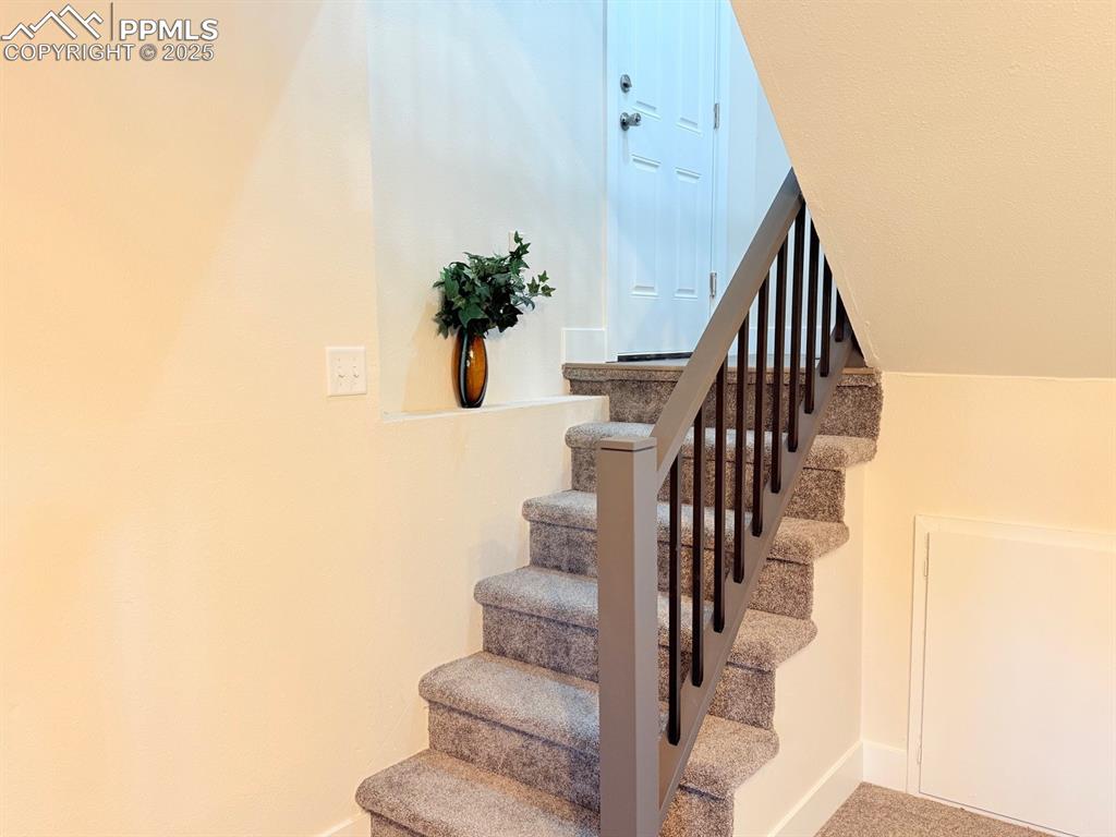 Image 32 of 50: Stairs with baseboards