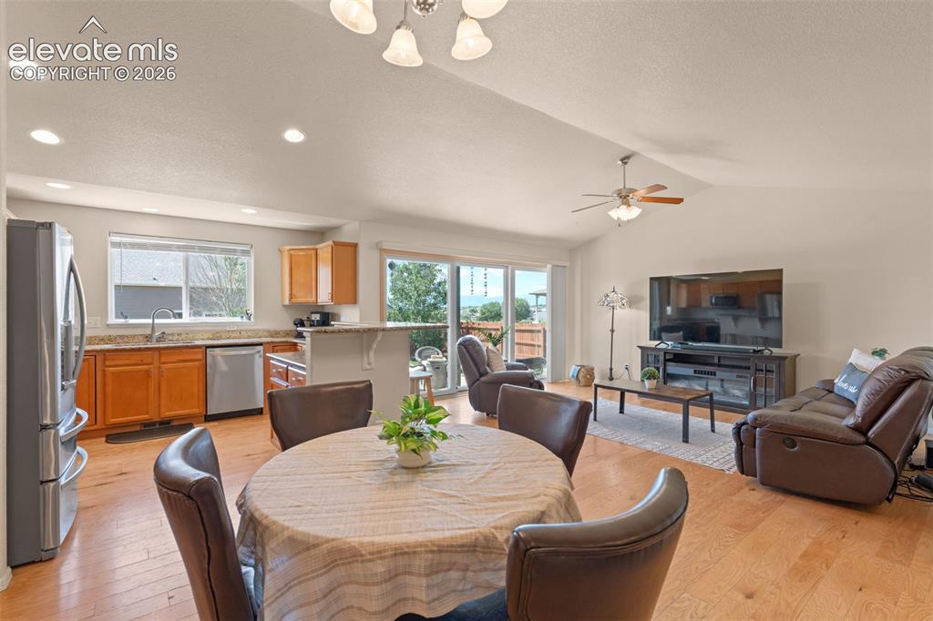 Image 15 of 48: Dining Area