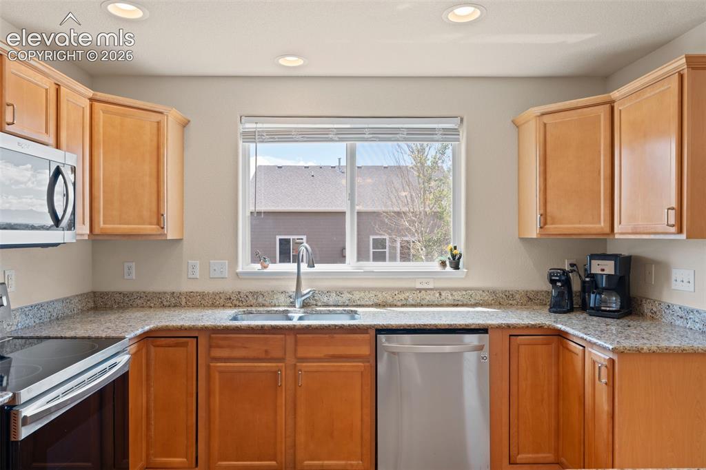 Image 16 of 48: Kitchen