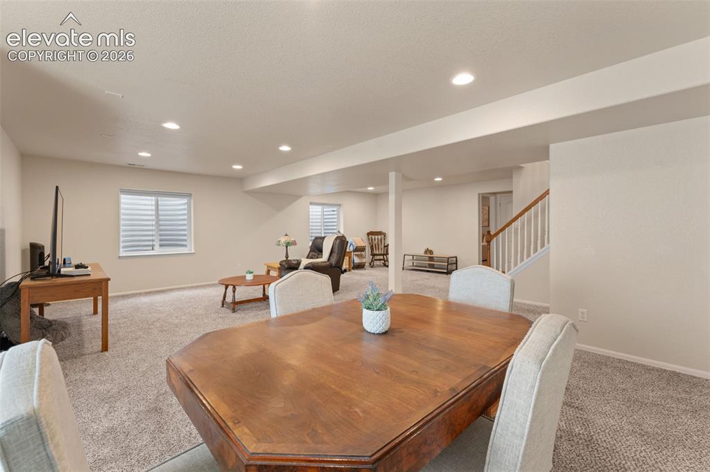 Image 31 of 48: Dining Area