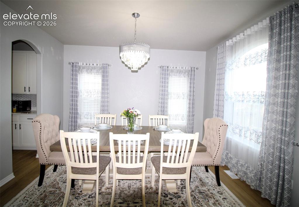 Image 5 of 46: Dining Area