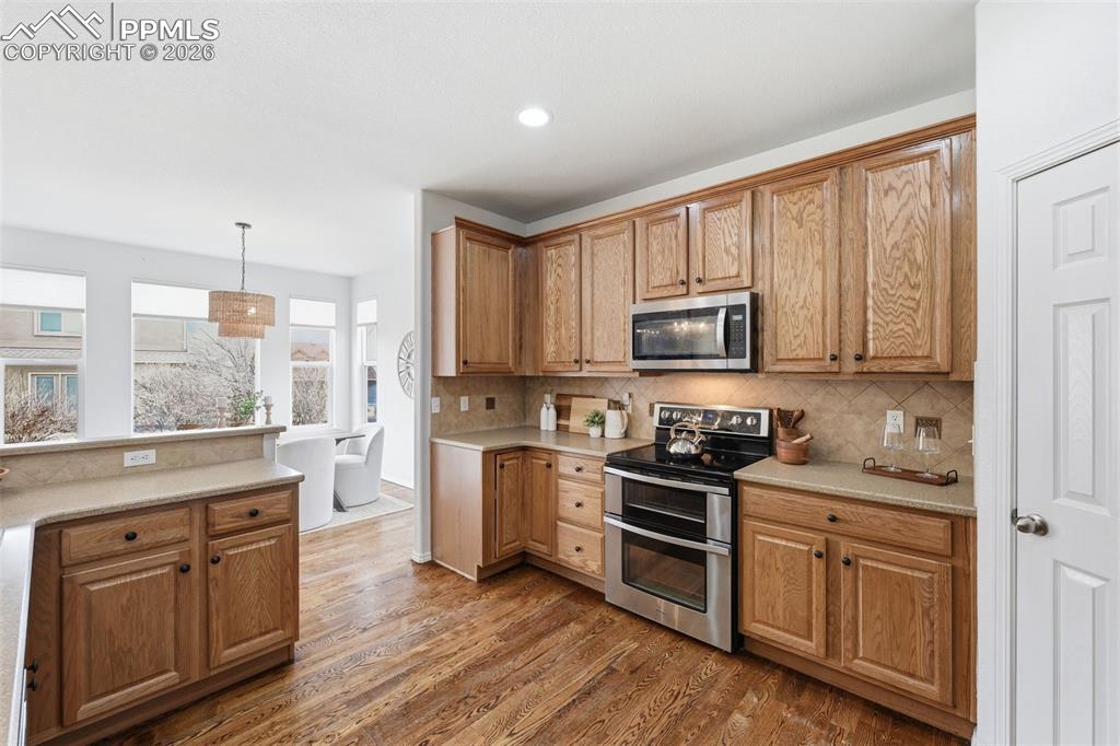 Image 10 of 35: Kitchen