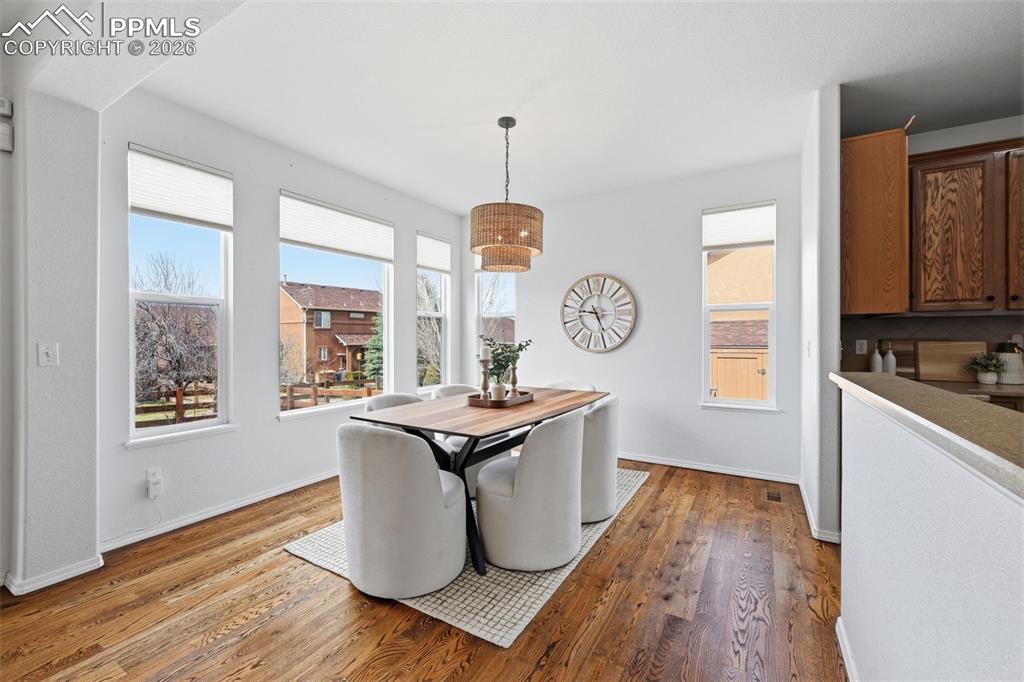 Image 12 of 35: Dining Area