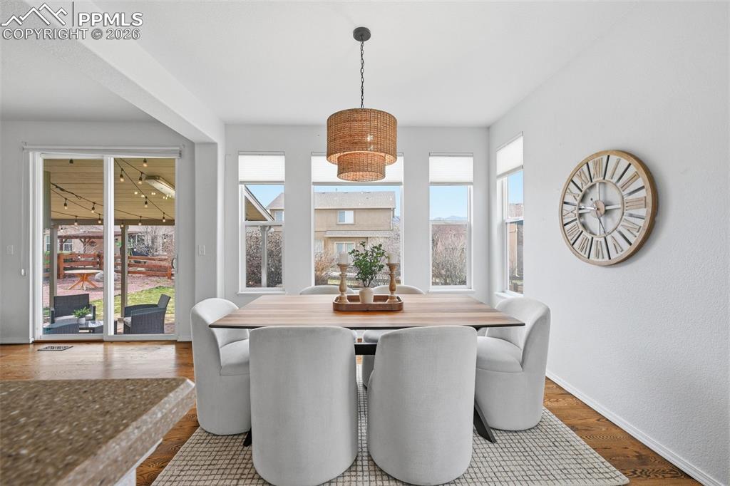 Image 13 of 35: Dining Area