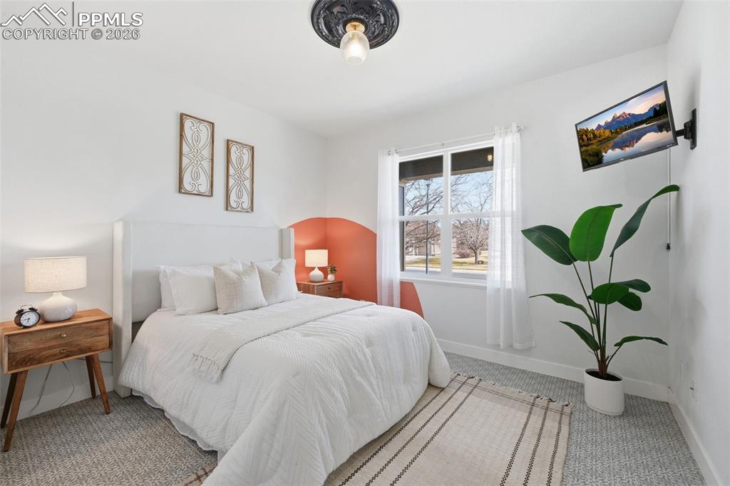 Image 20 of 35: Bedroom