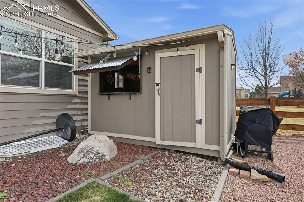 Image 31 of 35: Entry