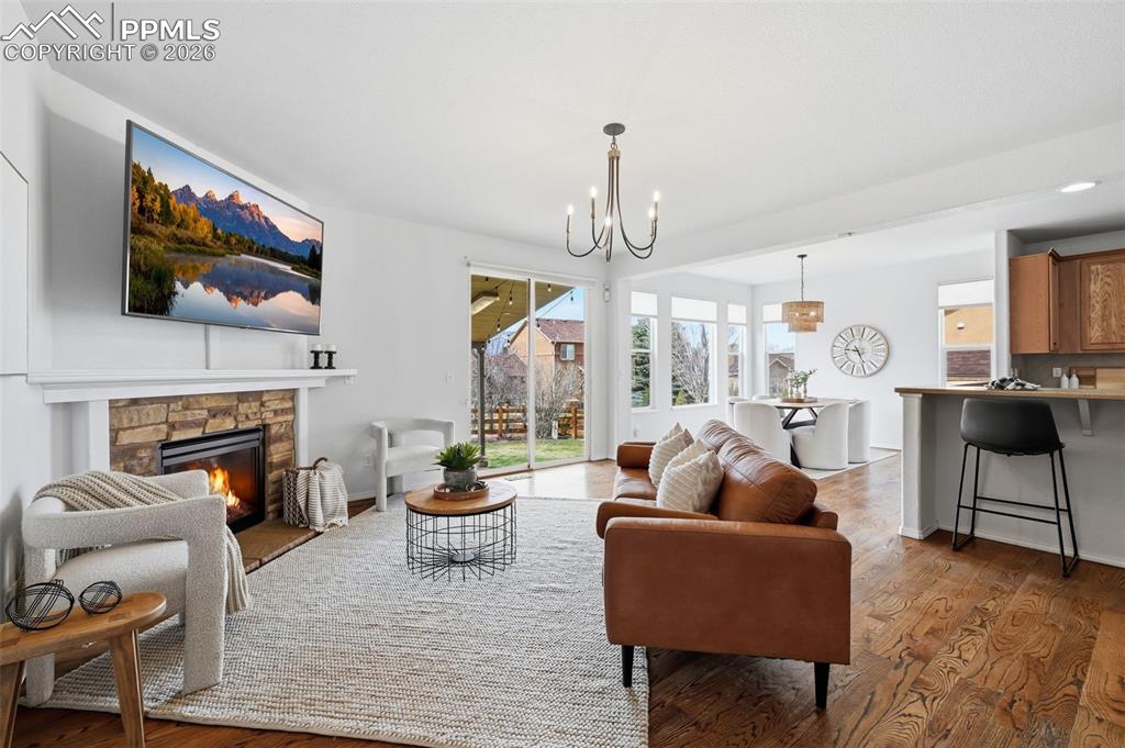 Image 6 of 35: Living Room