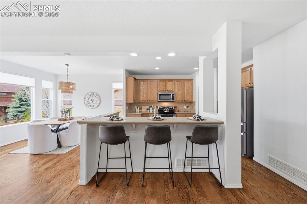 Image 8 of 35: Kitchen