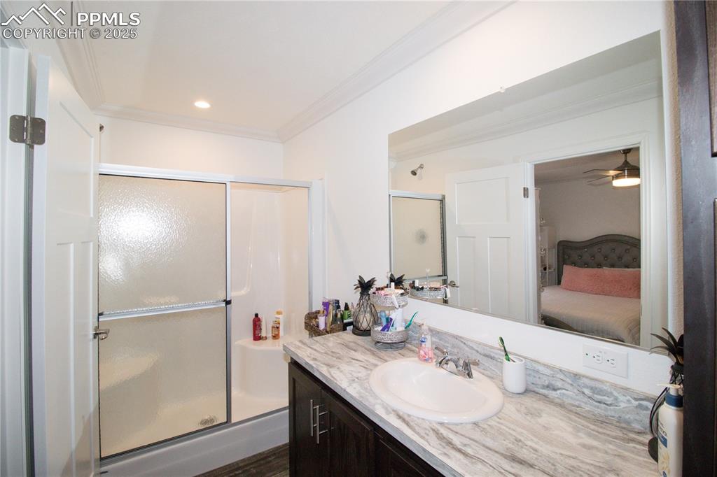 Image 11 of 18: Bathroom