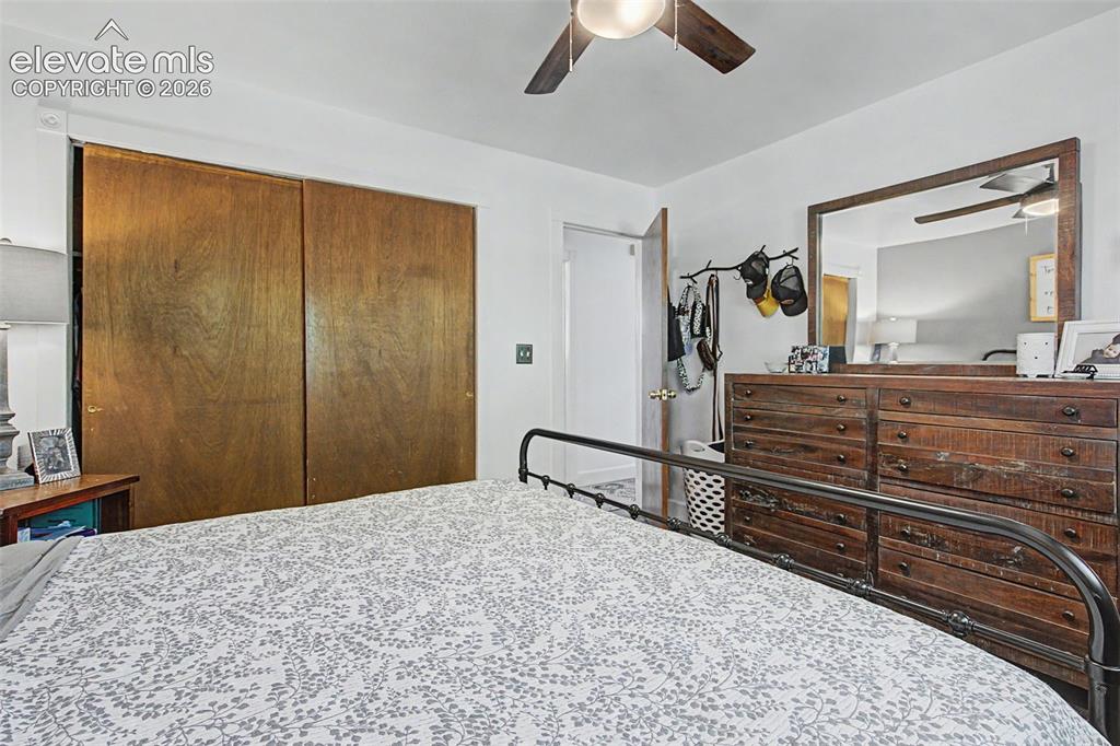 Image 13 of 32: Bedroom